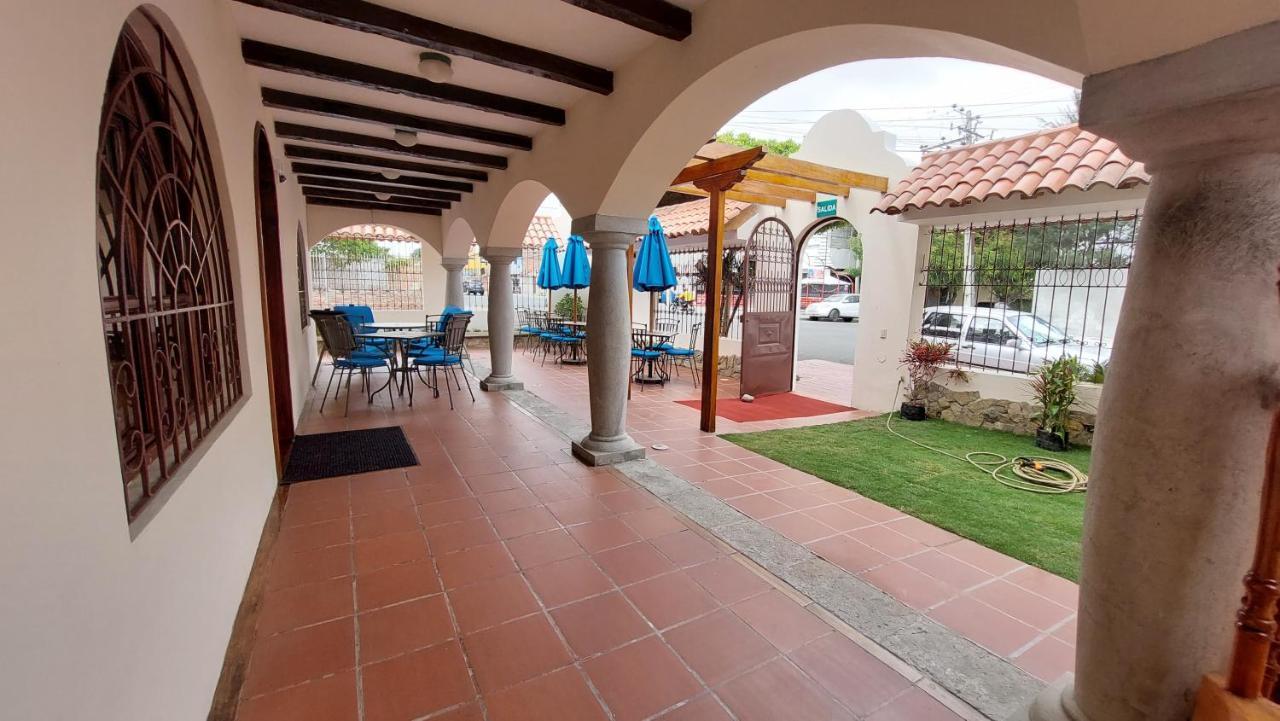 Hotel Voyager Manta Exterior foto